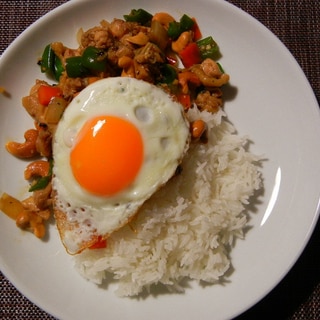 鶏もも肉とカシューナッツのオイスター炒めかけご飯